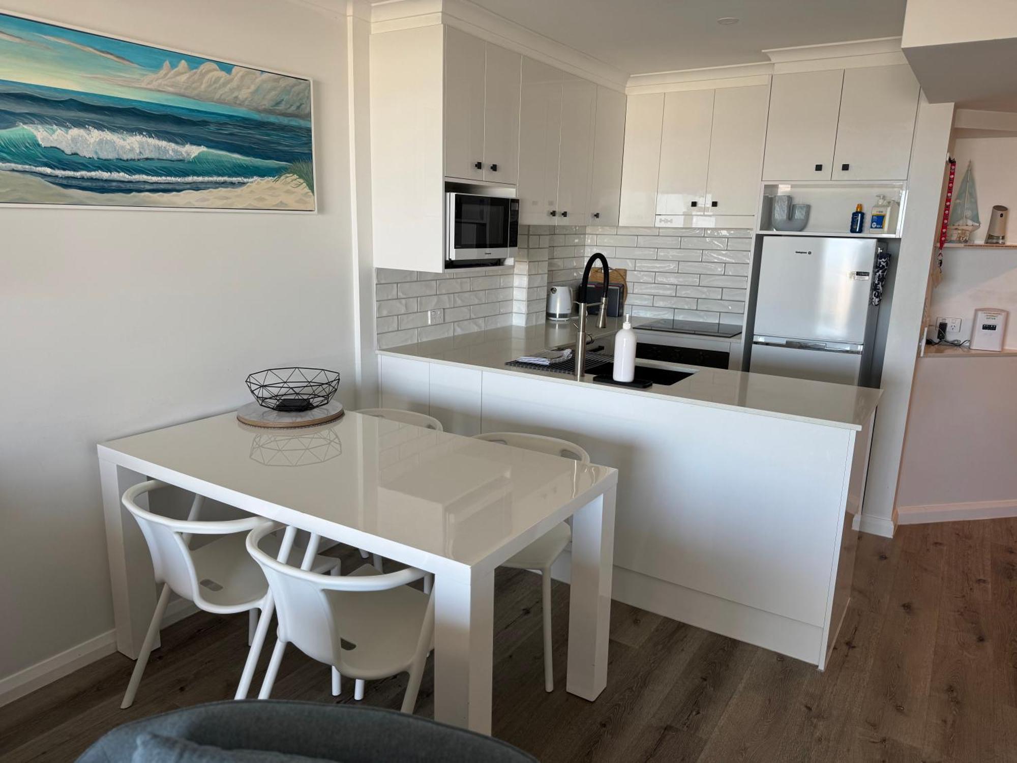 Ocean View - Alexandra Headlands Beachfront Unit Exterior photo